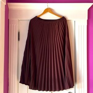 Uniqlo Brown MIDI Length Pleated Skirt